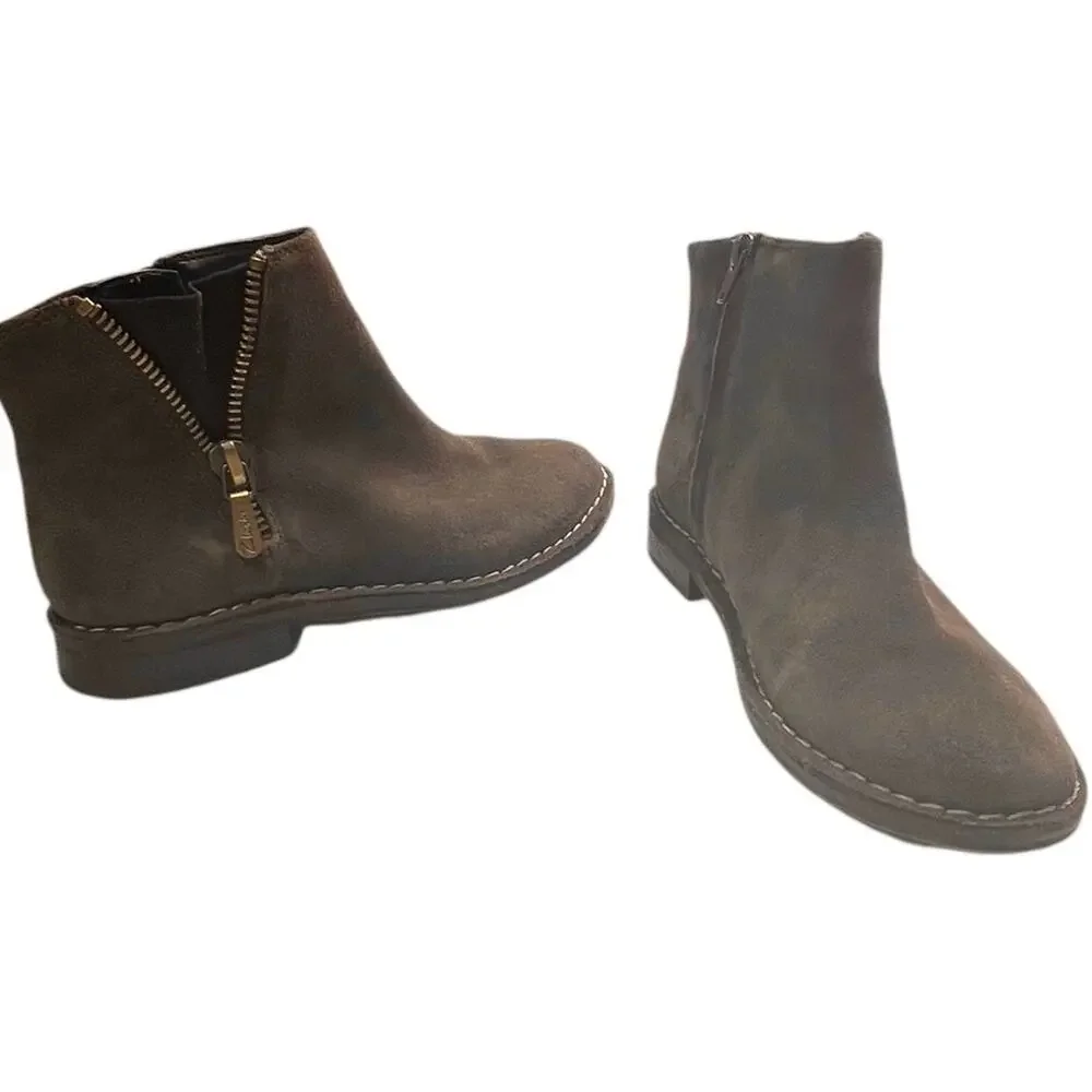 Clarks Cabaret Ruby Boots 7.5 Khaki Taupe Suede Asymmetric Zip Ankle Bootie